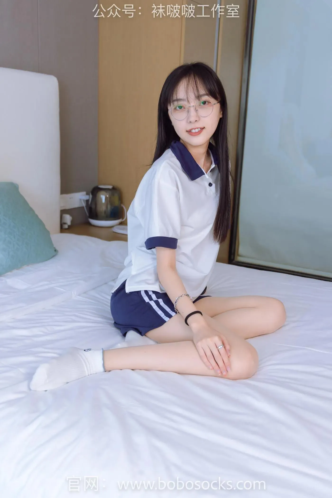 [BoBoSocks袜啵啵]NO.118 稚予-运动鞋、白棉袜、肉丝、踩小熊玩偶 [140P]插图4